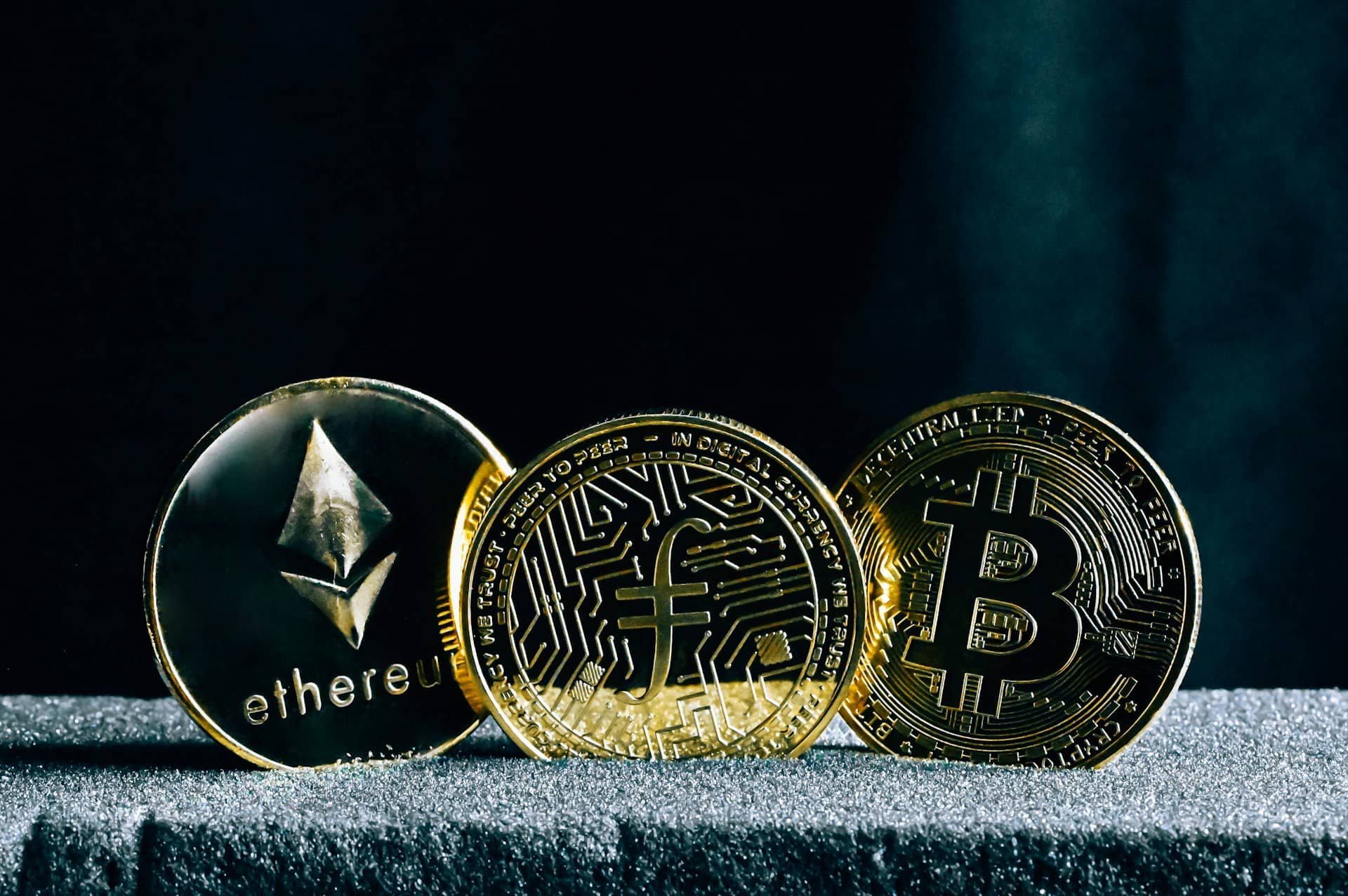 Comparative Analysis of Major Cryptocurrencies: Which is Leading the Pack?